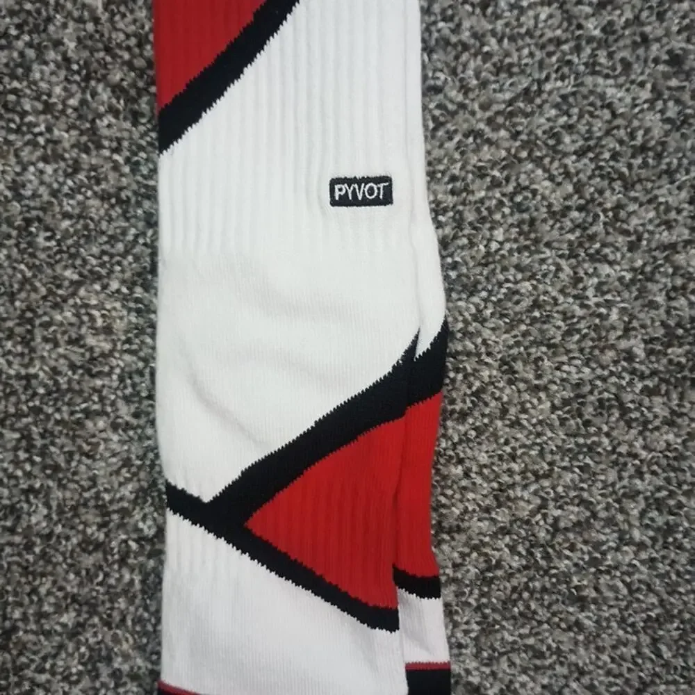 Pyvot crew socks